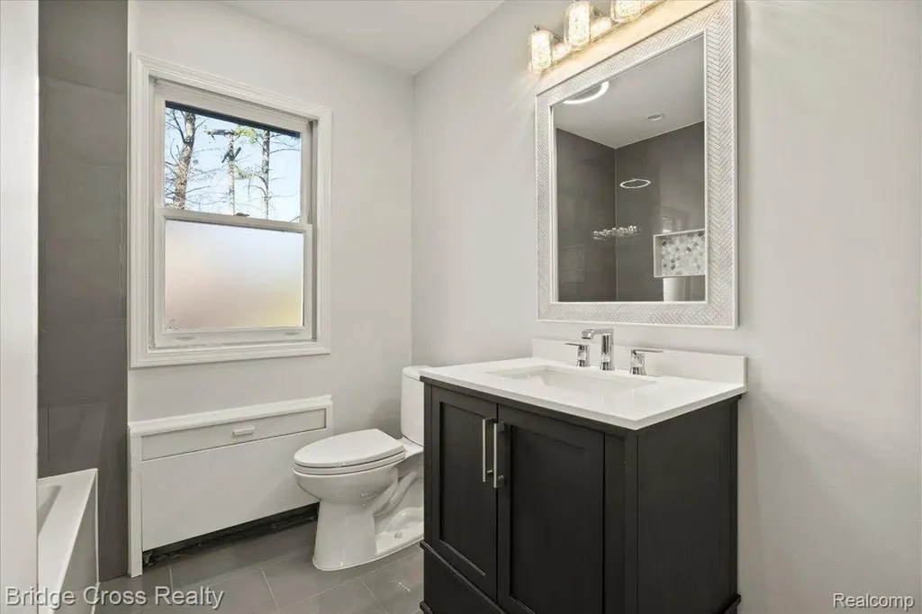 95 Hillsdale Road Bloomfield Charter Township MI 48302