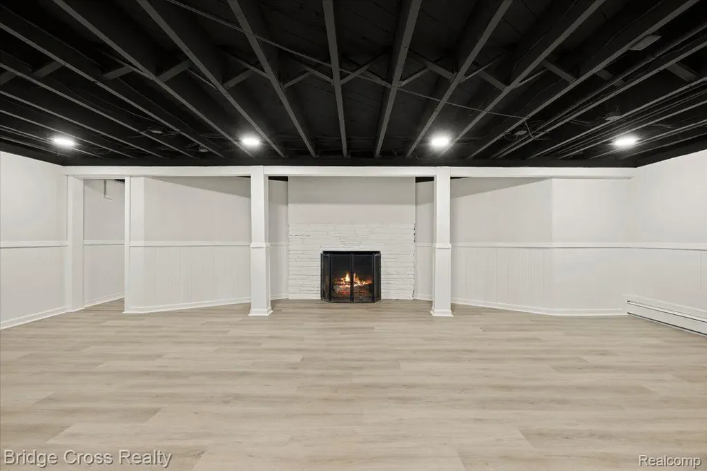 95 Hillsdale Road Bloomfield Charter Township MI 48302