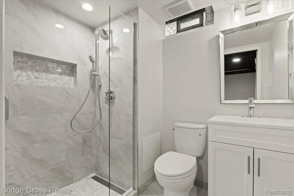 95 Hillsdale Road Bloomfield Charter Township MI 48302