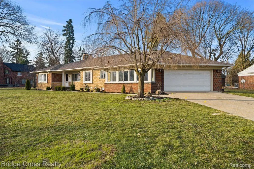 95 Hillsdale Road Bloomfield Charter Township MI 48302