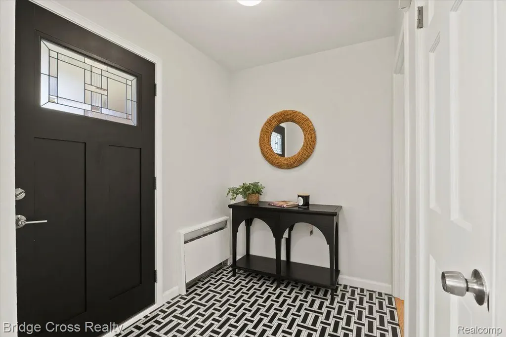 95 Hillsdale Road Bloomfield Charter Township MI 48302