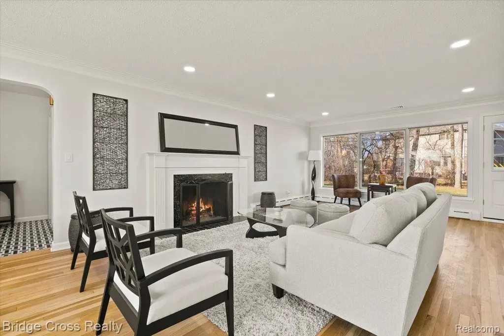 95 Hillsdale Road Bloomfield Charter Township MI 48302