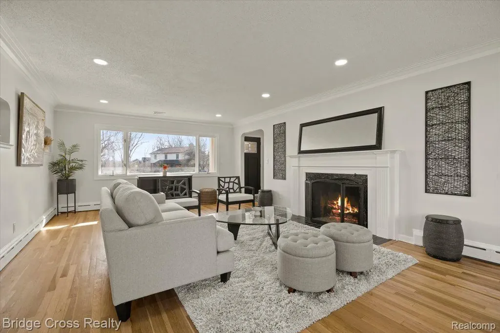 95 Hillsdale Road Bloomfield Charter Township MI 48302