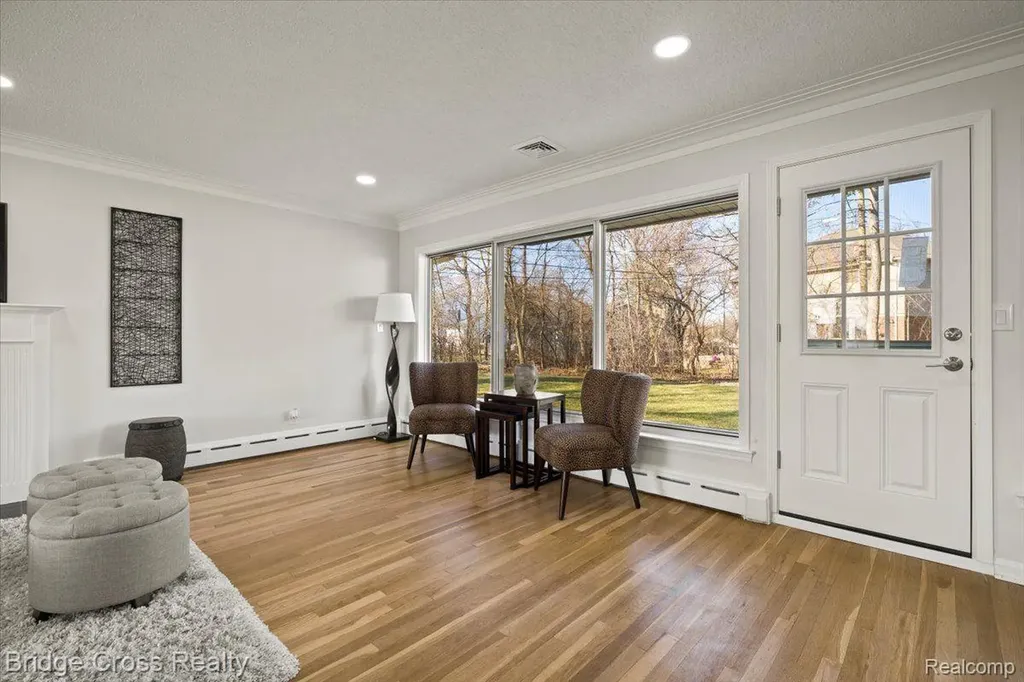 95 Hillsdale Road Bloomfield Charter Township MI 48302