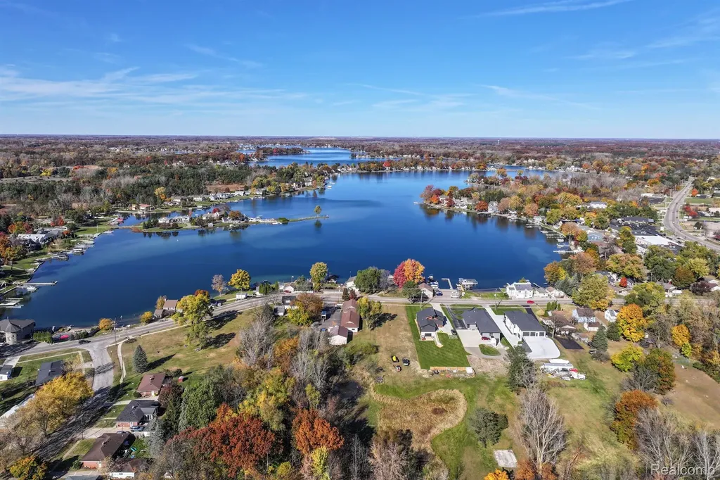 2076 S Long Lake Road Fenton City MI 48430