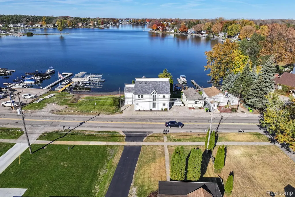 2076 S Long Lake Road Fenton City MI 48430