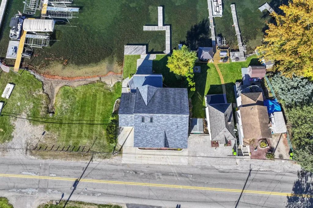 2076 S Long Lake Road Fenton City MI 48430