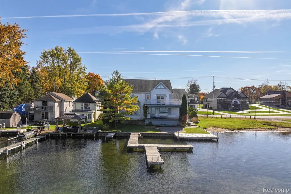 2076 S Long Lake Road Fenton City MI 48430