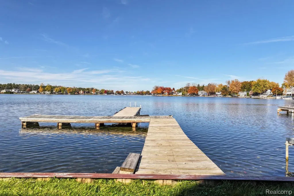 2076 S Long Lake Road Fenton City MI 48430