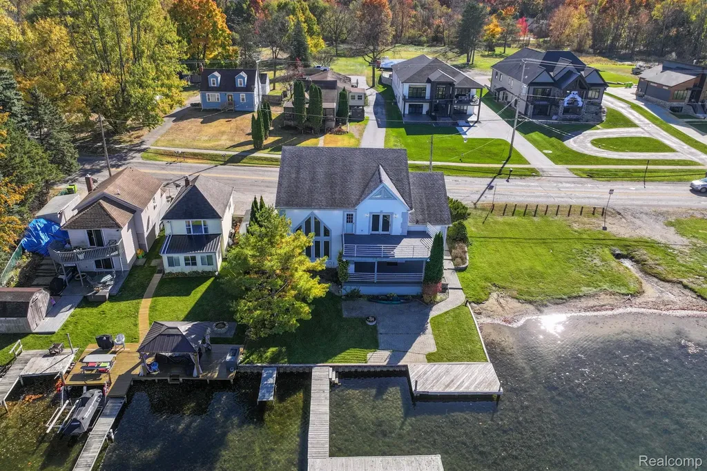 2076 S Long Lake Road Fenton City MI 48430
