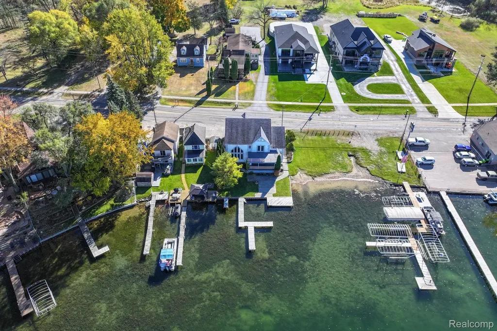 2076 S Long Lake Road Fenton City MI 48430