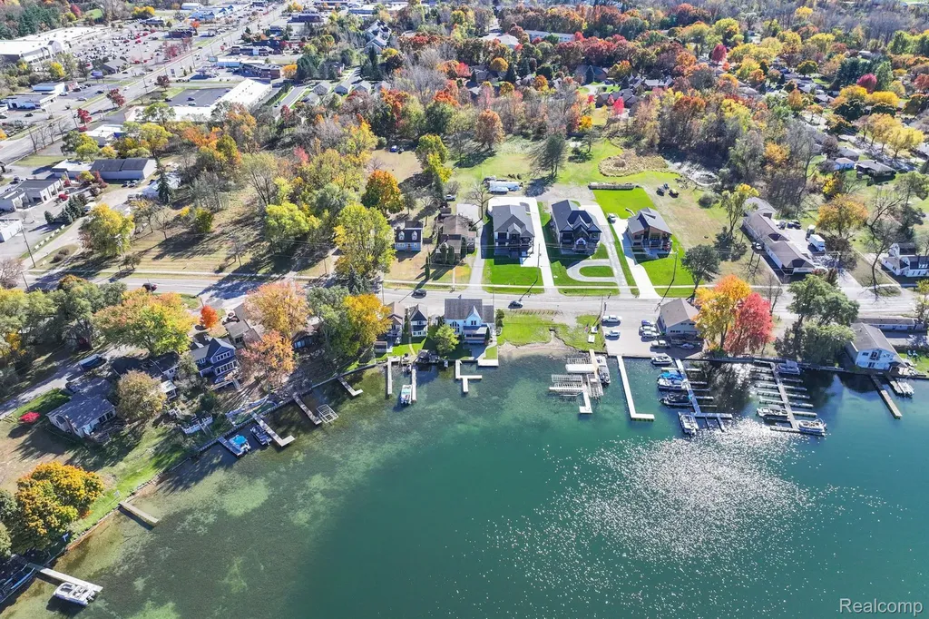 2076 S Long Lake Road Fenton City MI 48430