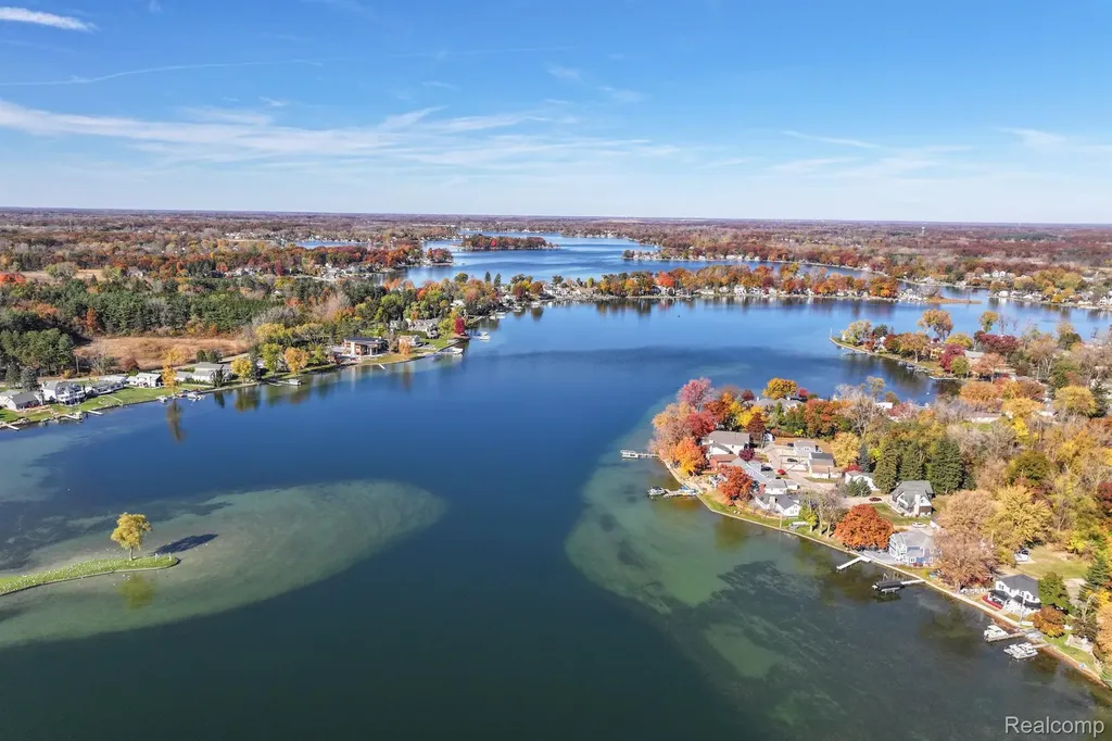 2076 S Long Lake Road Fenton City MI 48430