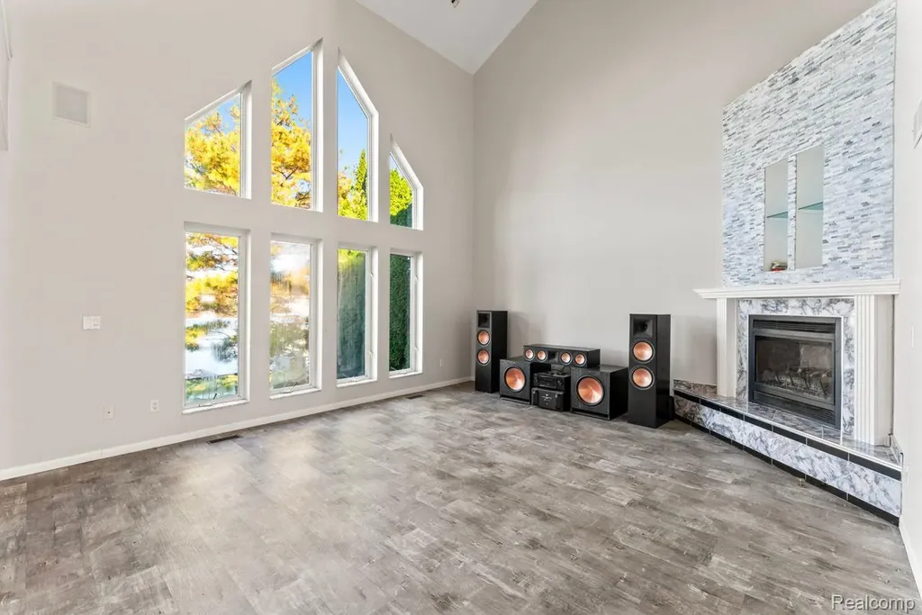 2076 S Long Lake Road Fenton City MI 48430