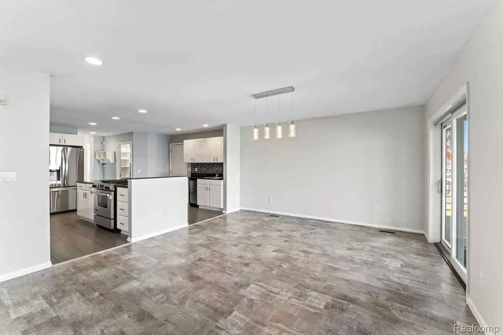 2076 S Long Lake Road Fenton City MI 48430