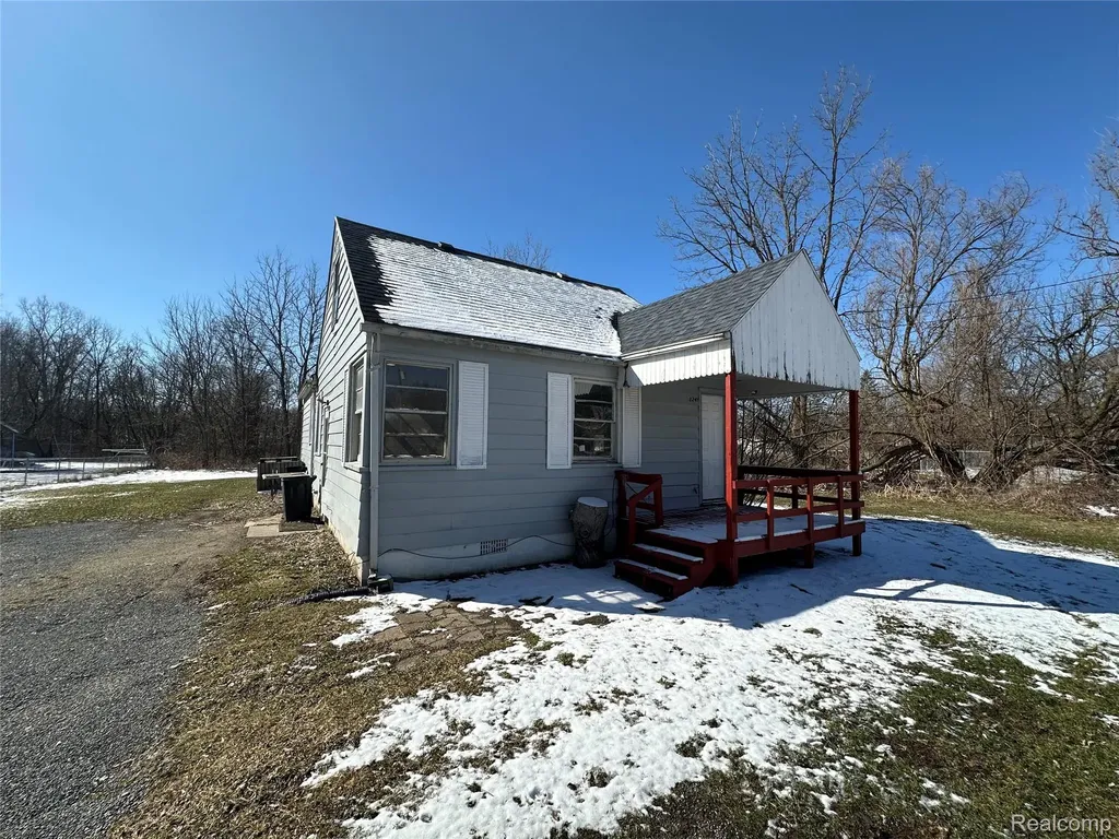 3241 Walton Avenue Flint Charter Township MI 48504