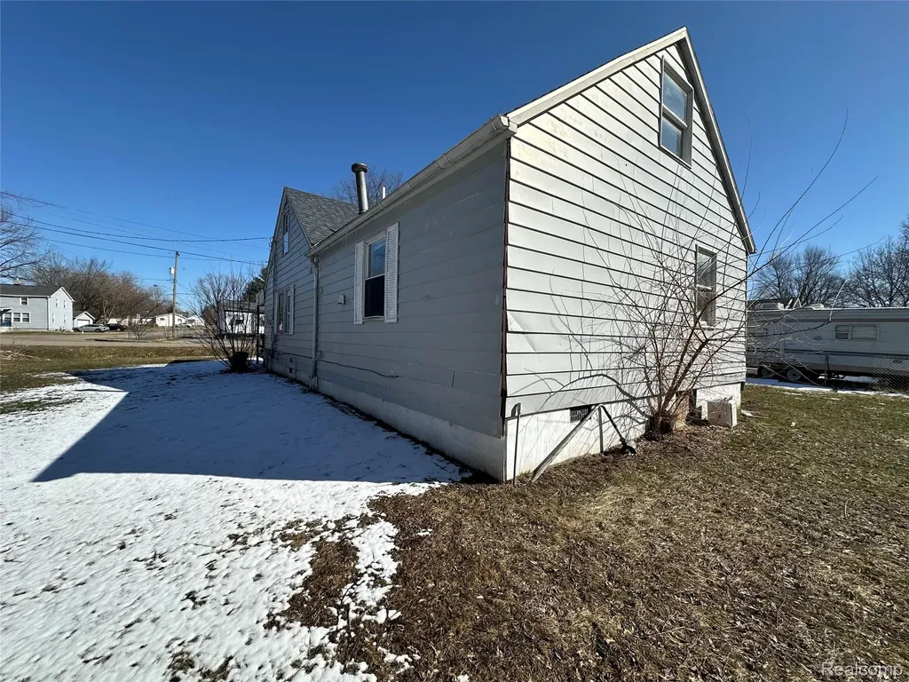 3241 Walton Avenue Flint Charter Township MI 48504