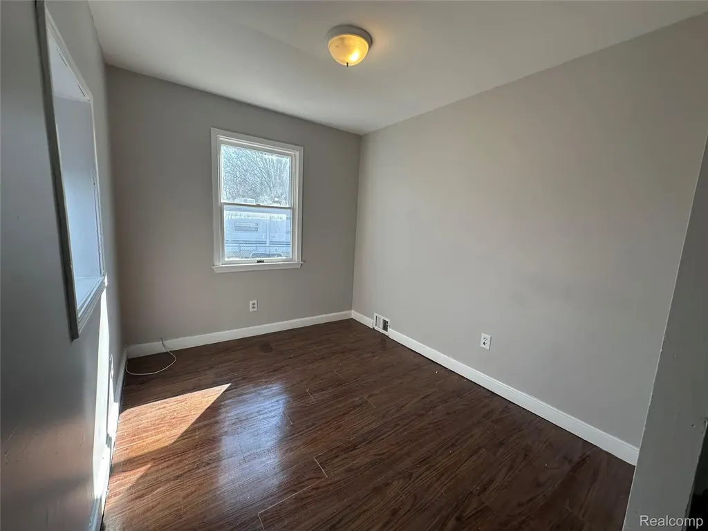 3241 Walton Avenue Flint Charter Township MI 48504