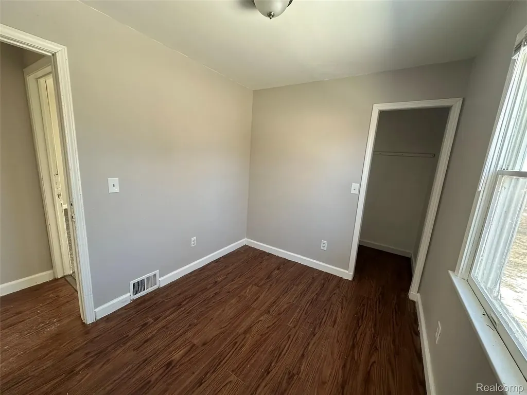 3241 Walton Avenue Flint Charter Township MI 48504