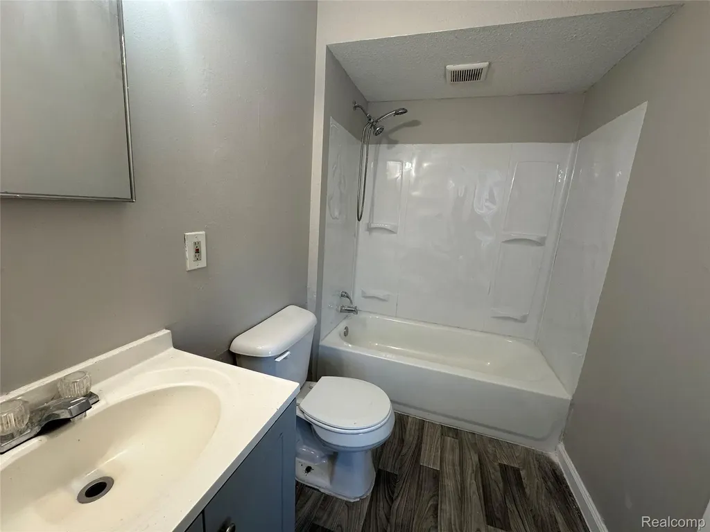 3241 Walton Avenue Flint Charter Township MI 48504