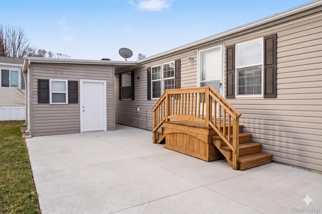 2055 Cedar Circle Vienna Charter Township MI 48420