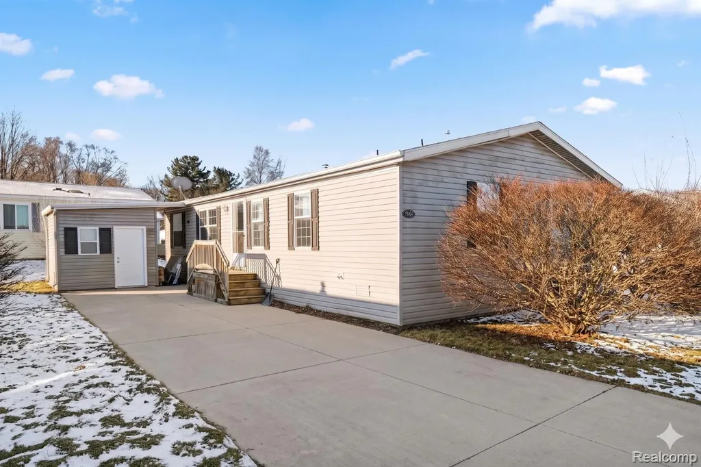 2055 Cedar Circle Vienna Charter Township MI 48420