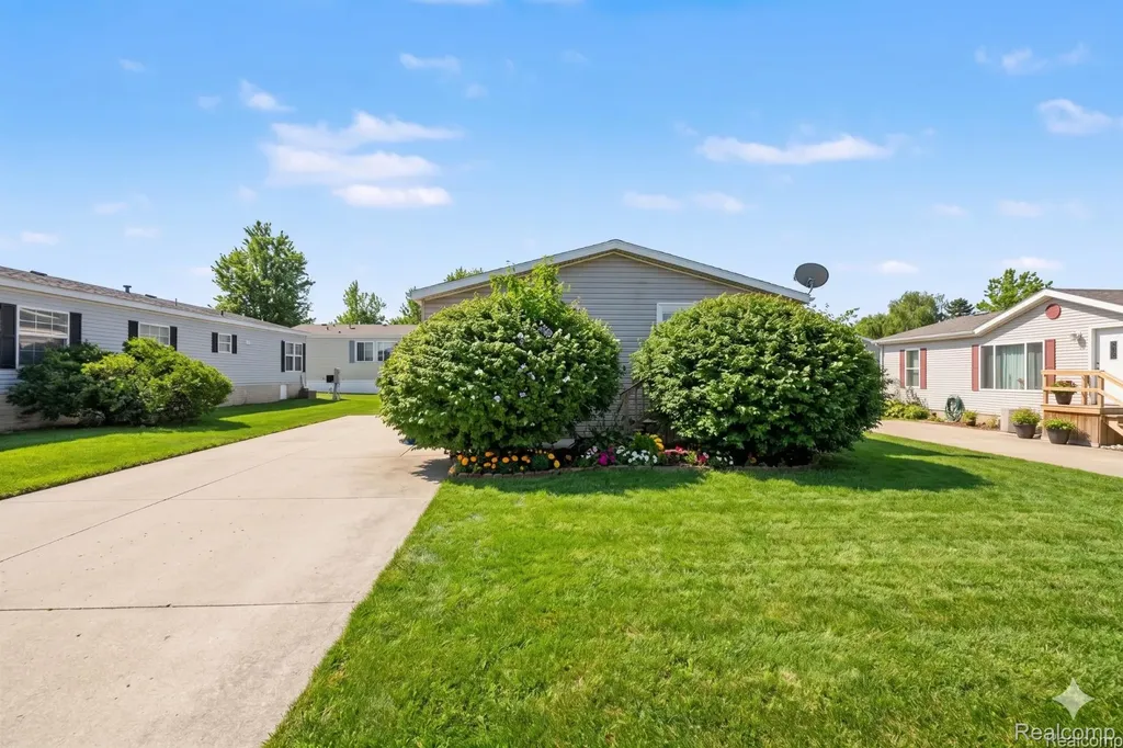 2055 Cedar Circle Vienna Charter Township MI 48420