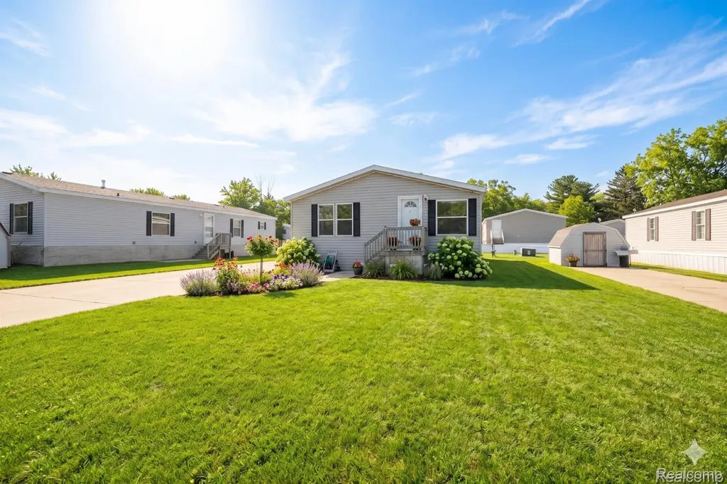2055 Cedar Circle Vienna Charter Township MI 48420