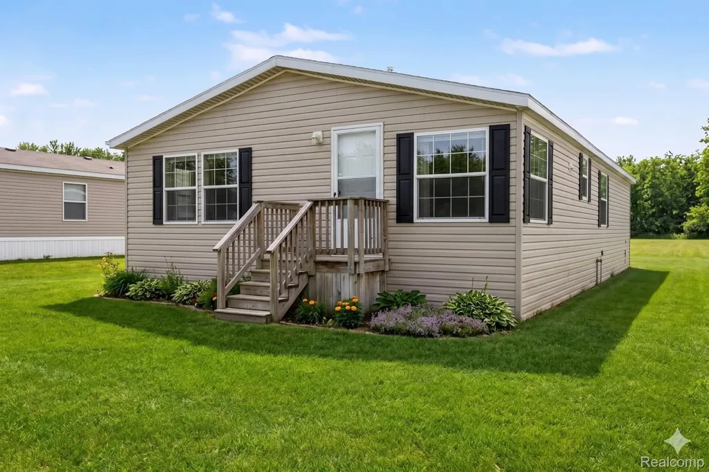 2055 Cedar Circle Vienna Charter Township MI 48420