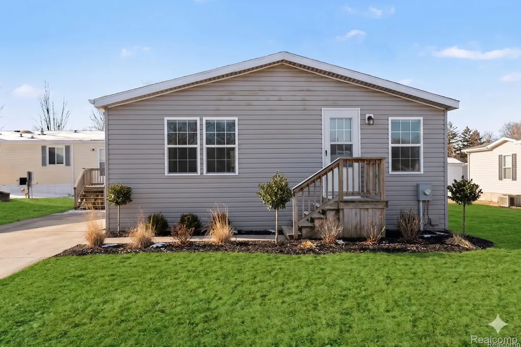 2055 Cedar Circle Vienna Charter Township MI 48420