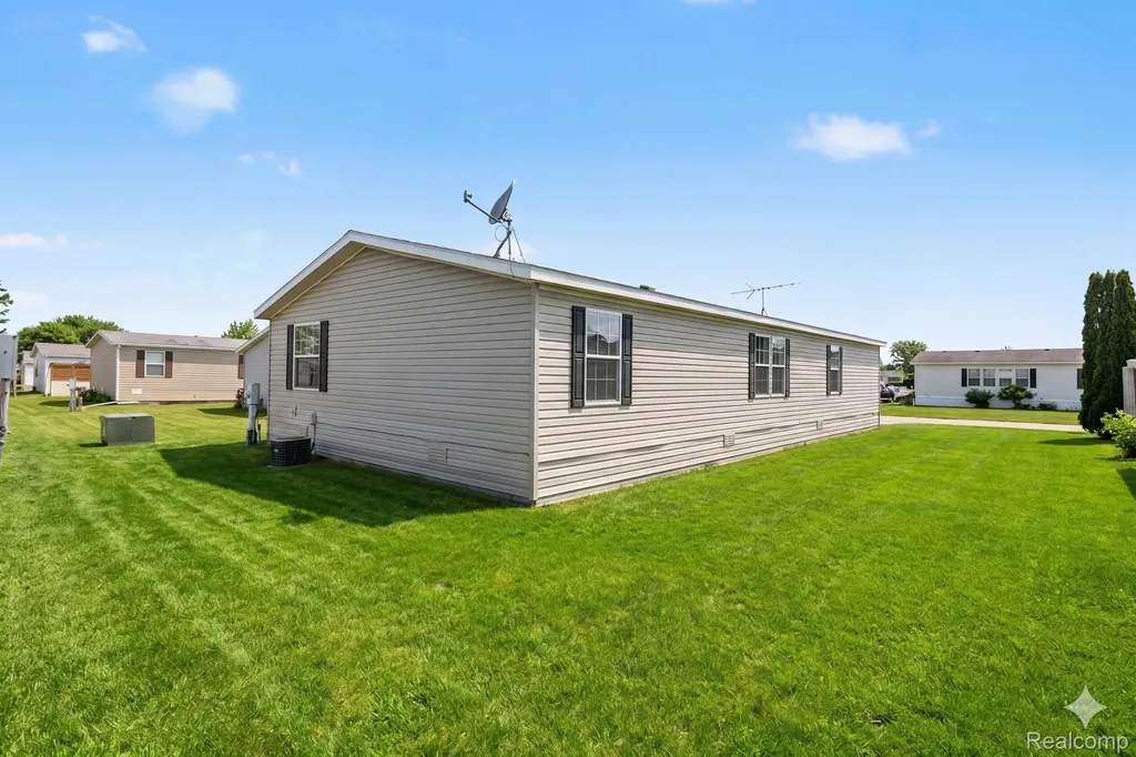2055 Cedar Circle Vienna Charter Township MI 48420