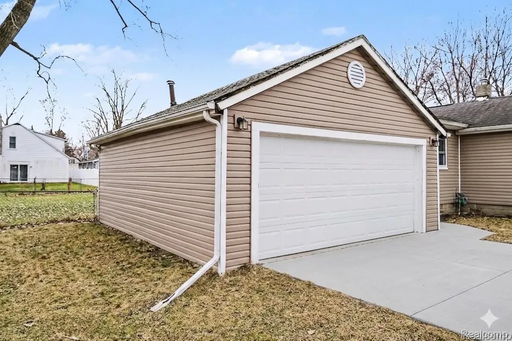 2055 Cedar Circle Vienna Charter Township MI 48420