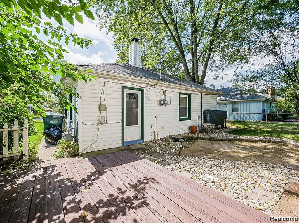 24628 Carlysle Street W Dearborn City MI 48124