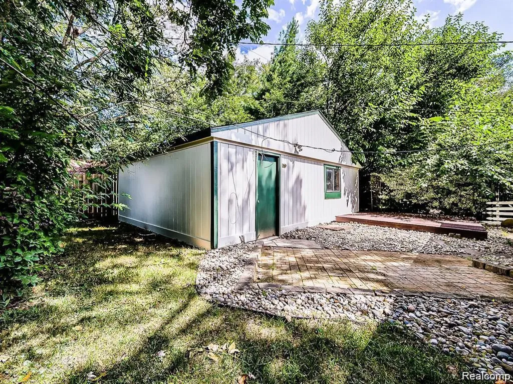 24628 Carlysle Street W Dearborn City MI 48124