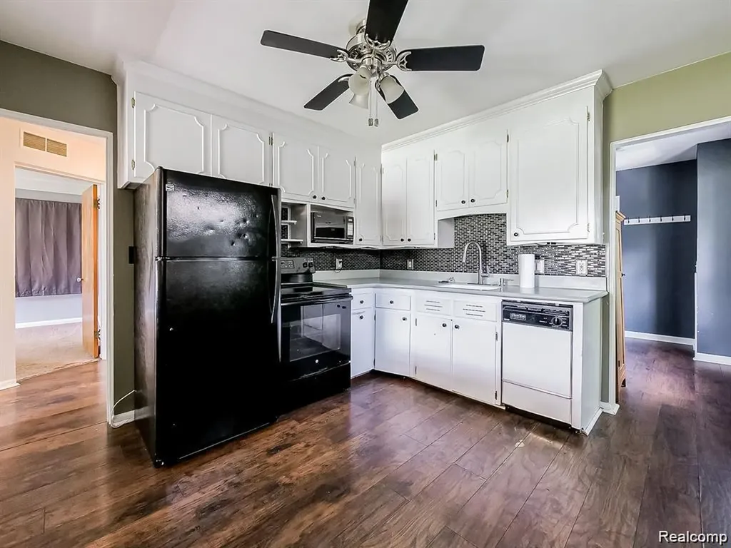 24628 Carlysle Street W Dearborn City MI 48124