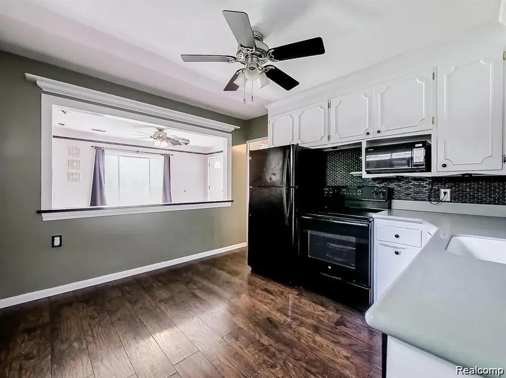 24628 Carlysle Street W Dearborn City MI 48124