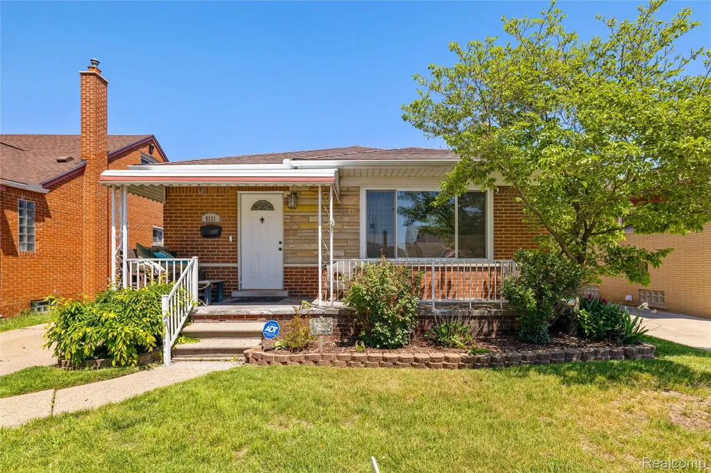 8131 Marian Street Warren City MI 48093