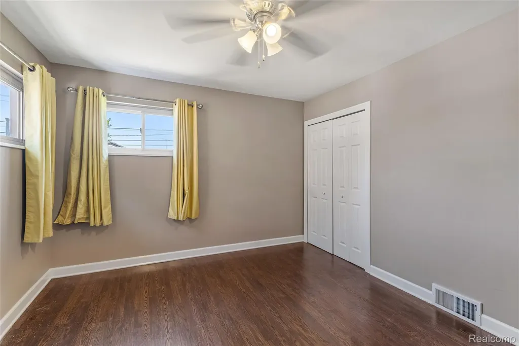 8131 Marian Street Warren City MI 48093