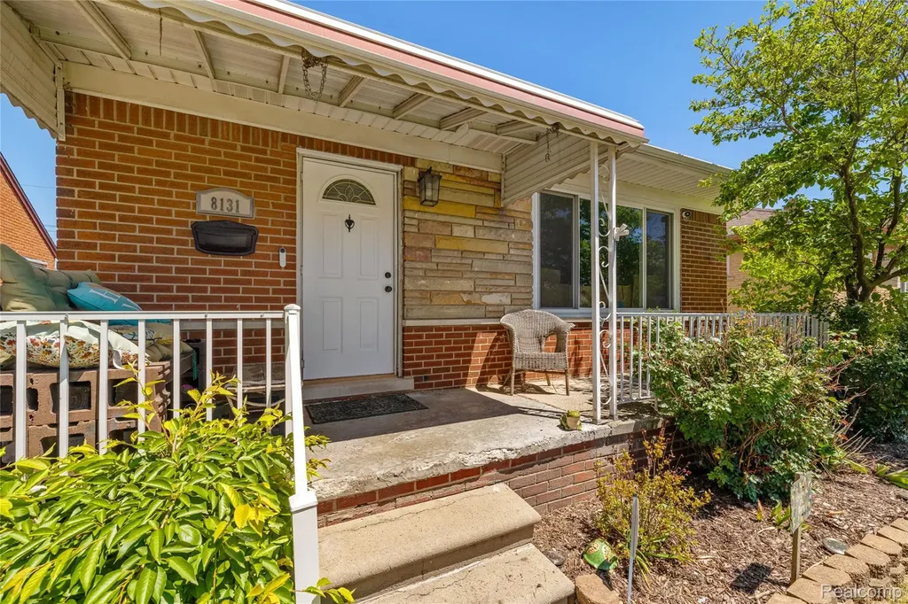 8131 Marian Street Warren City MI 48093