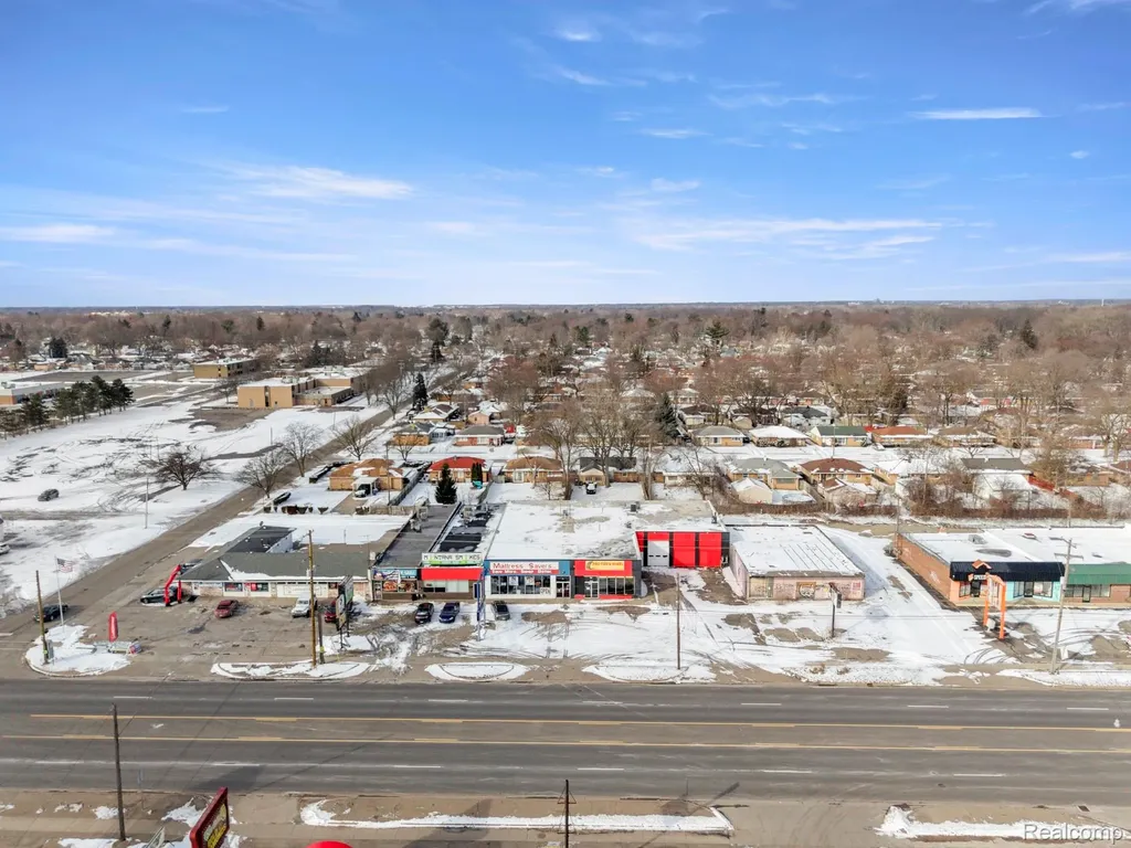 3208 S Dort Highway Flint City MI 48507