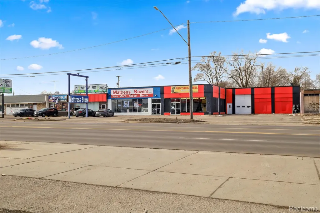 3208 S Dort Highway Flint City MI 48507