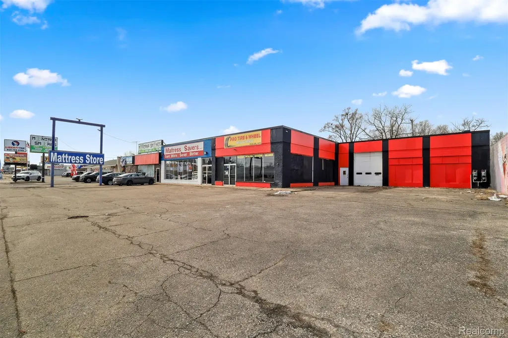 3208 S Dort Highway Flint City MI 48507