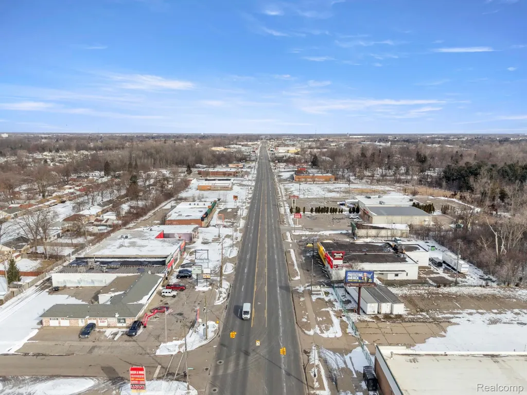 3208 S Dort Highway Flint City MI 48507