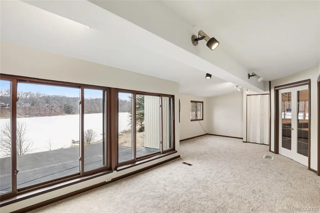 13490 Lakebrook Drive Tyrone Township MI 48430