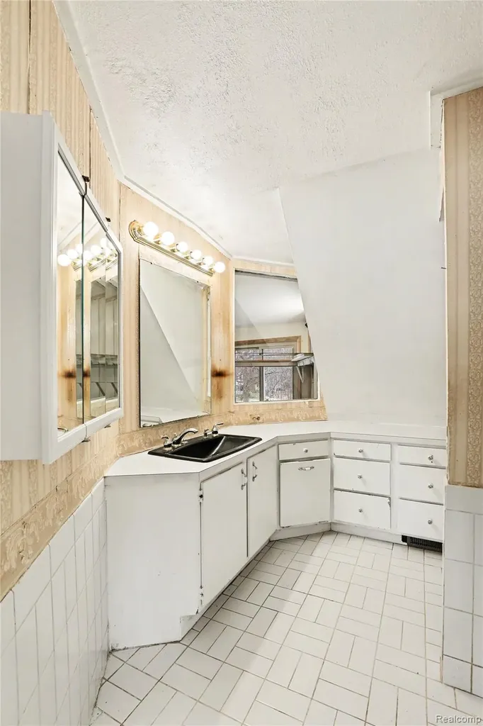 13490 Lakebrook Drive Tyrone Township MI 48430