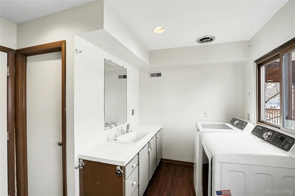 13490 Lakebrook Drive Tyrone Township MI 48430