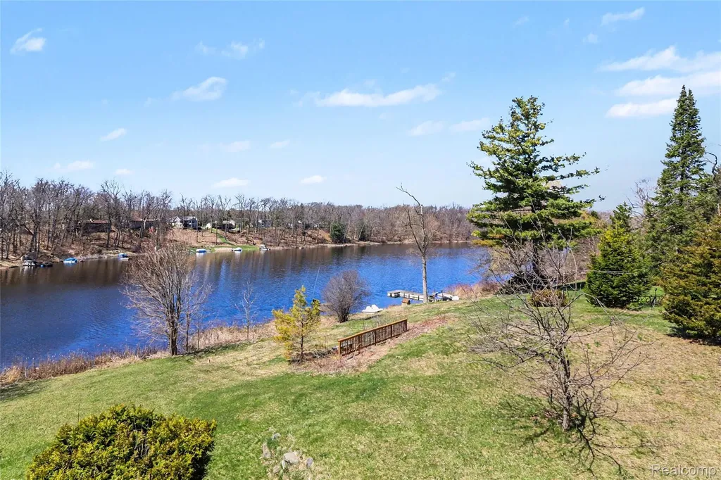 13490 Lakebrook Drive Tyrone Township MI 48430