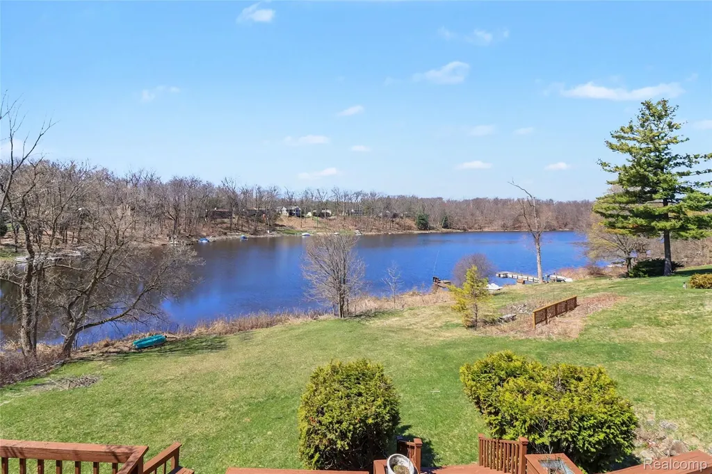 13490 Lakebrook Drive Tyrone Township MI 48430