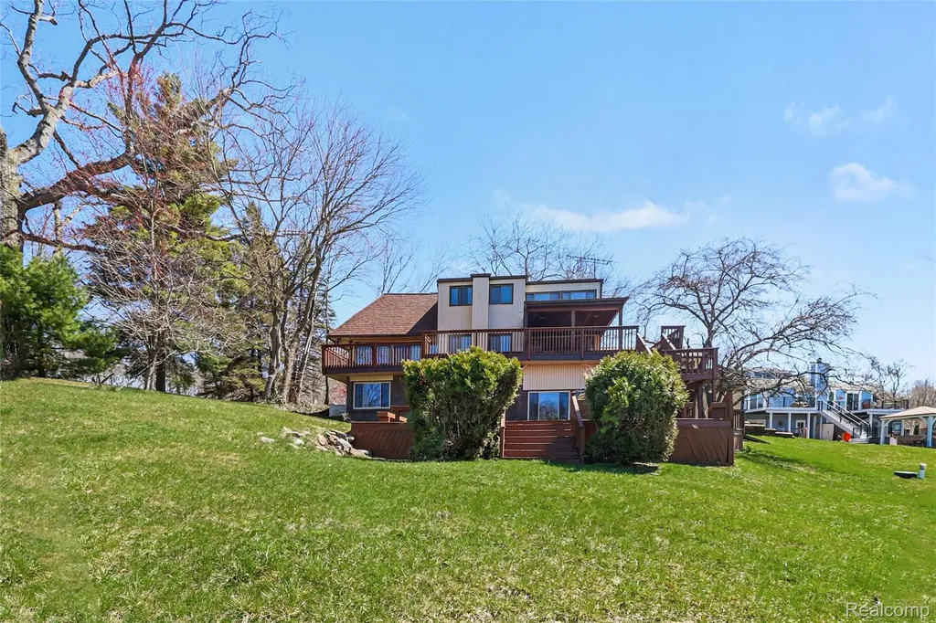 13490 Lakebrook Drive Tyrone Township MI 48430
