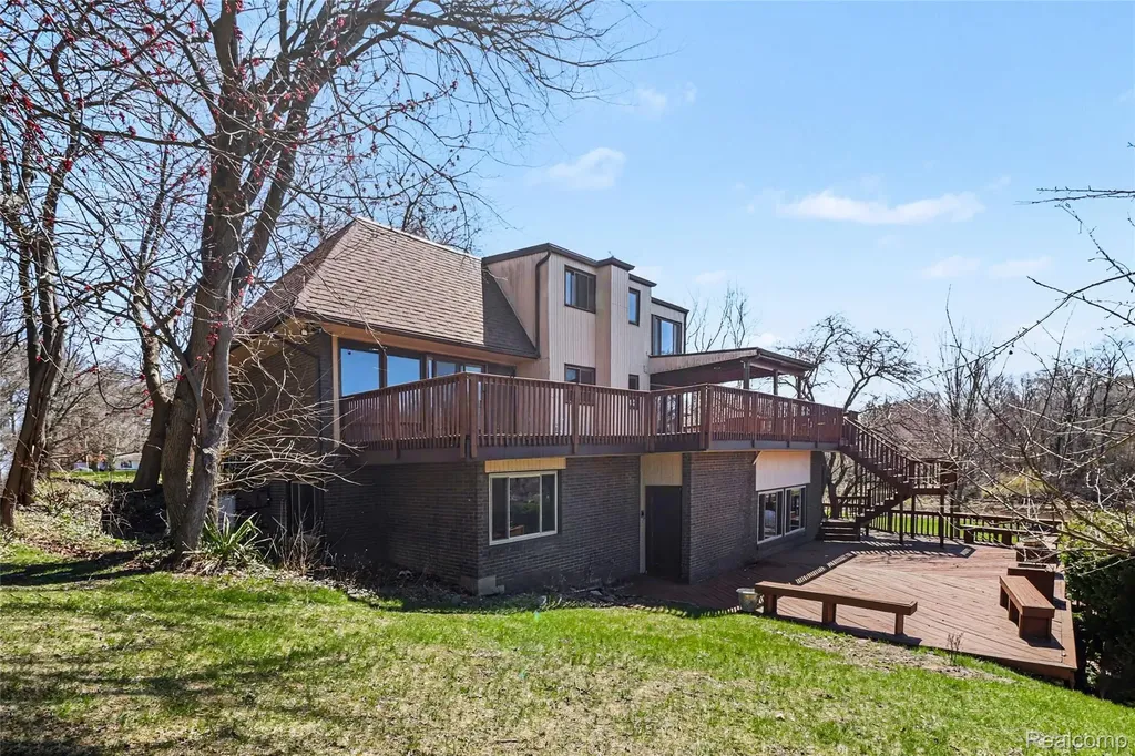 13490 Lakebrook Drive Tyrone Township MI 48430